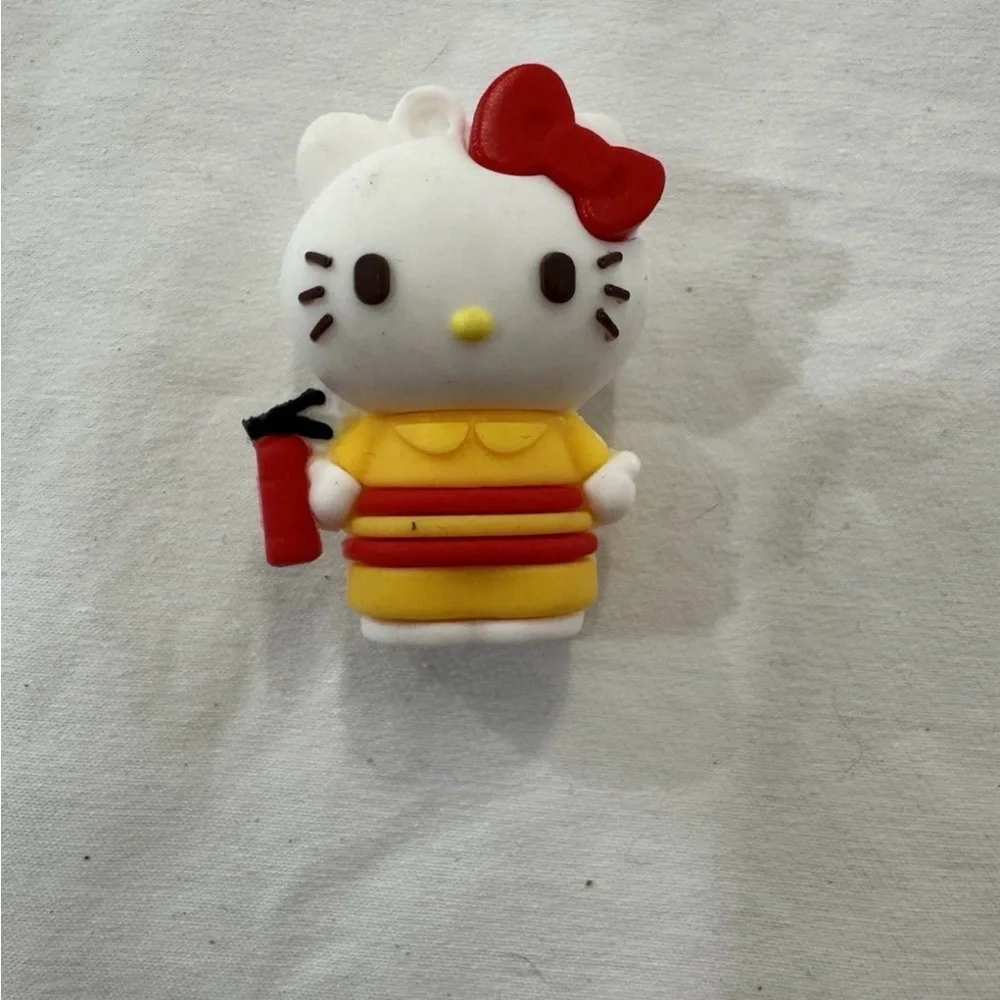 Hello Kitty this lot